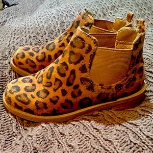 Adorable cheetah GAP ankle boot size 10 gently worn